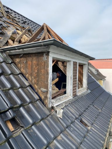 Rückbau Gaube 1 zum Schutz des Bauwerks